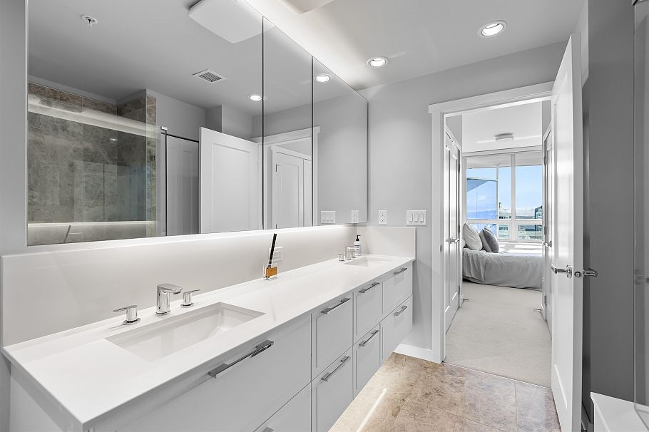 1210 118 Carrie Cates Court North Vancouver, BC - 22