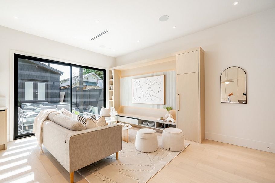 2 372 37 Avenue Vancouver, BC - 5