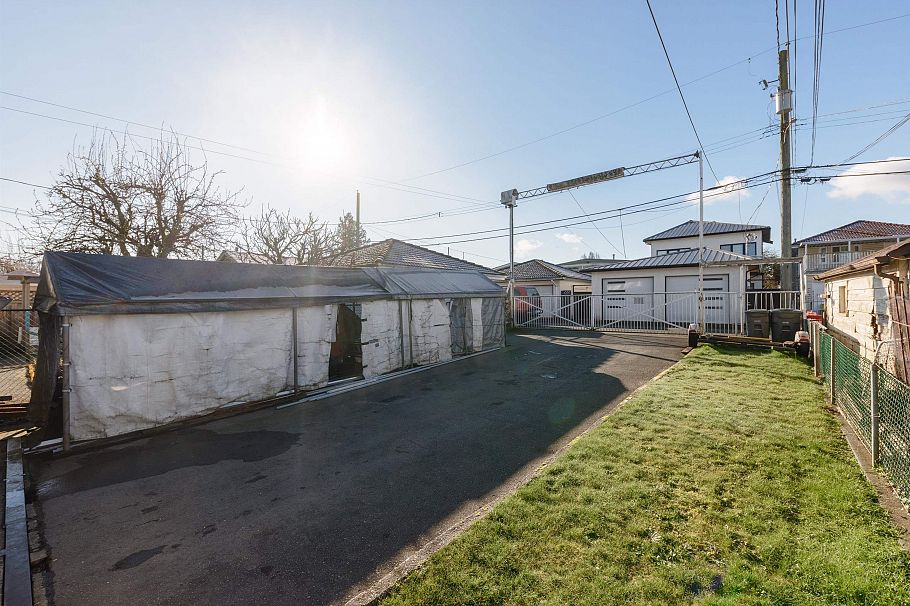 1266 E King Edward Avenue Vancouver, BC - 5