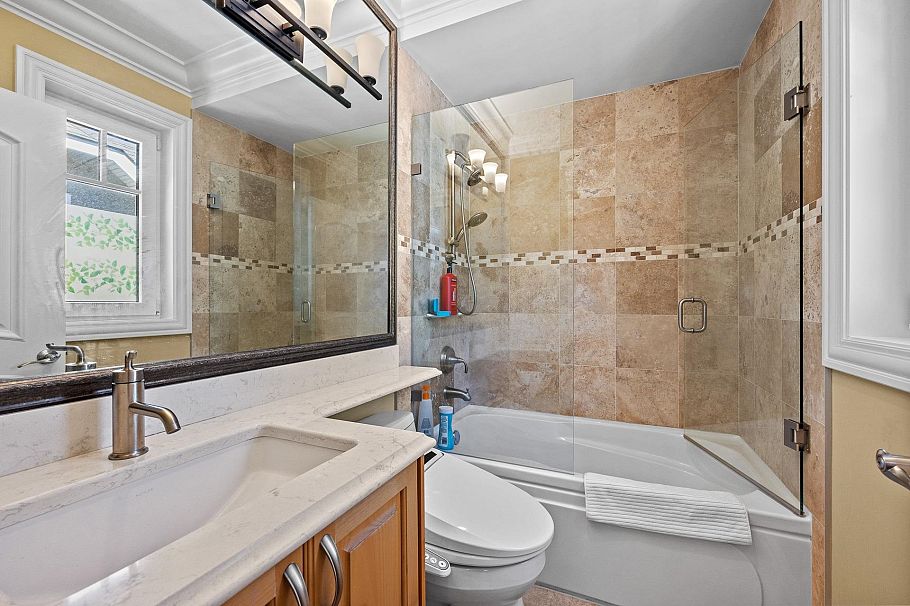 4042 W 34th Avenue Vancouver, BC - 34