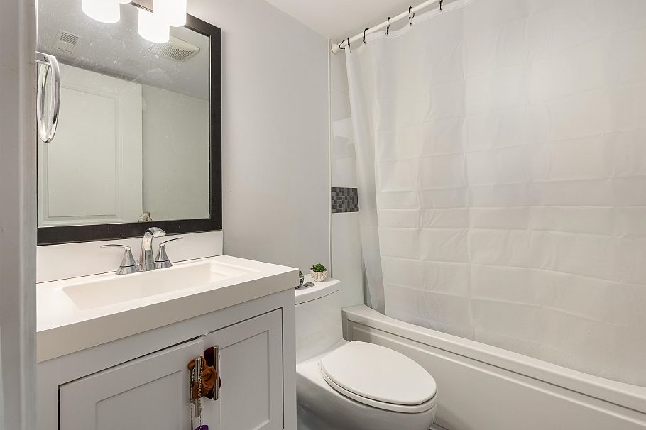 6360 Sophia Street Vancouver, BC - 23