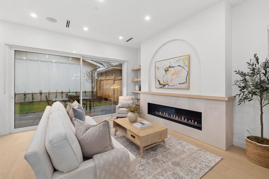 2 810 E 22nd Avenue Vancouver, BC - 5