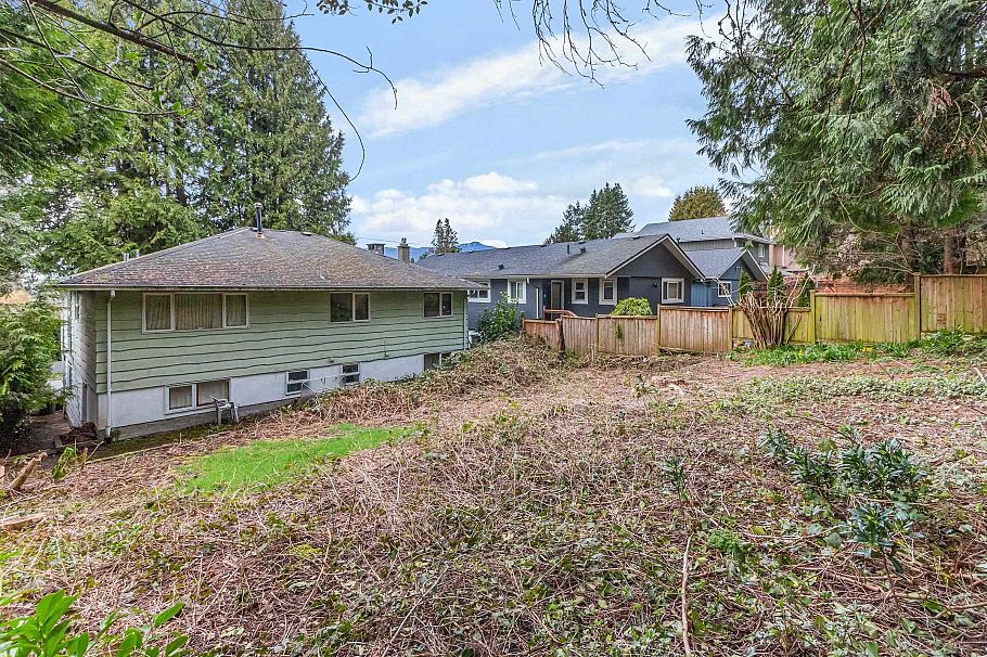 1928 Ridgeway Avenue North Vancouver, BC - 27