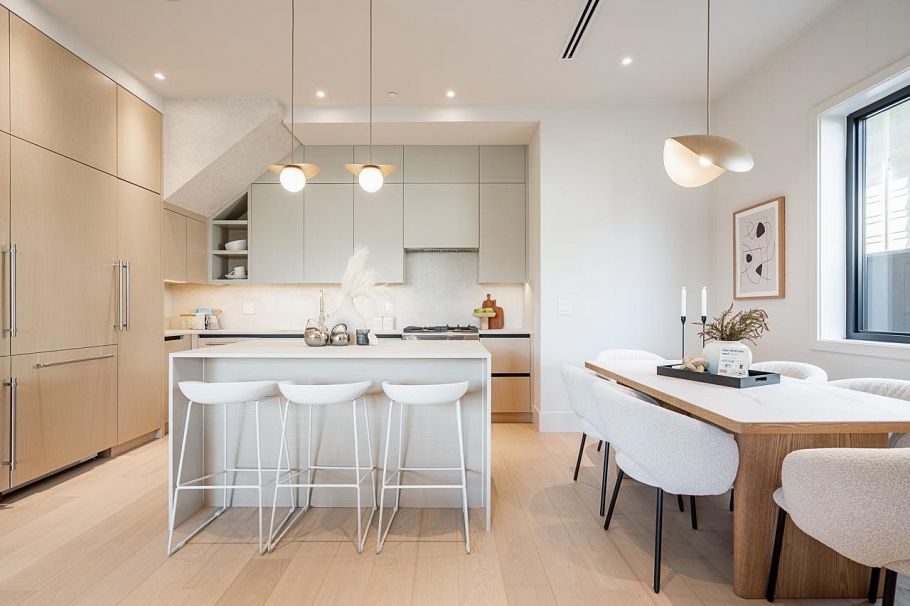 1 372 37 Avenue Vancouver, BC - 9