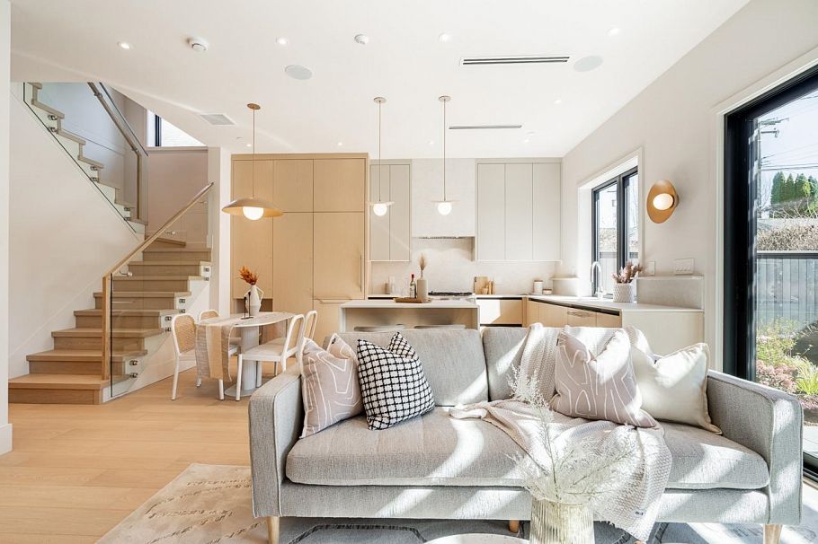 2 372 37 Avenue Vancouver, BC - 7