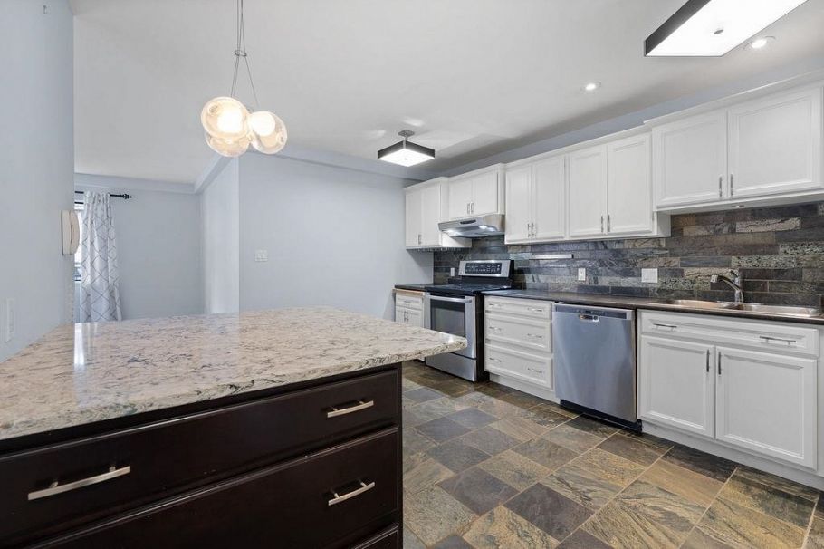 210 236 W 2nd Street North Vancouver, BC - 3