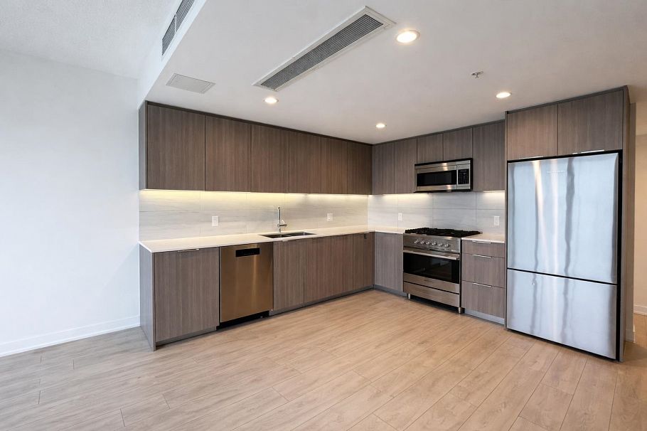 405 1401 Hunter Street North Vancouver, BC - 4