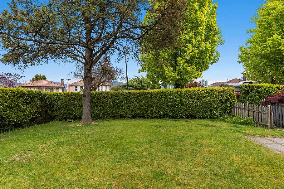 3105 Dieppe Drive Vancouver, BC - 3