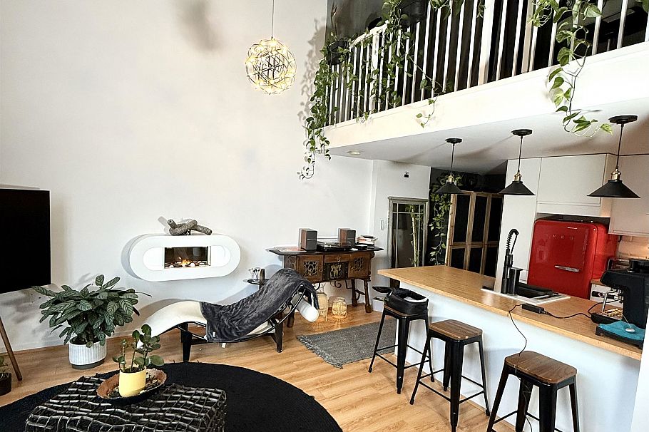 612 22 E Cordova Street Vancouver, BC - 4