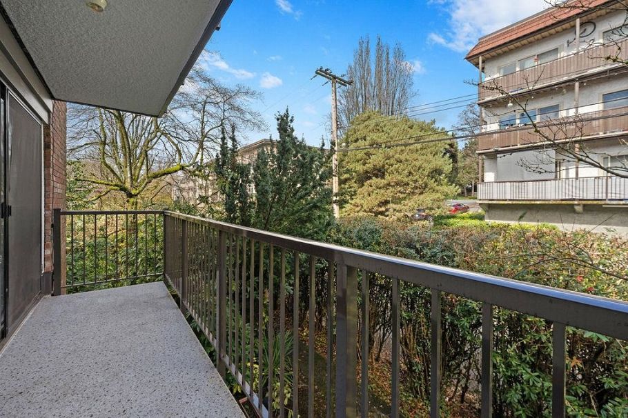 210 236 W 2nd Street North Vancouver, BC - 18