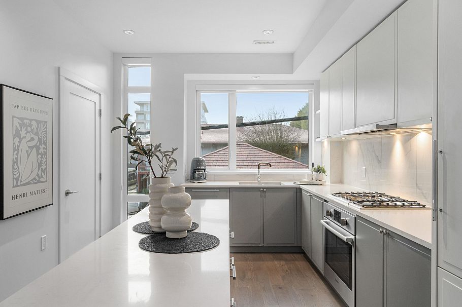 7623 Yukon Street Vancouver, BC - 9