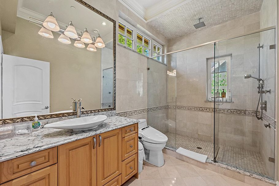 4042 W 34th Avenue Vancouver, BC - 24