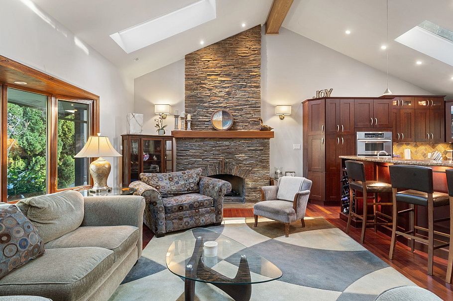 4529 Jerome Place North Vancouver, BC - 2