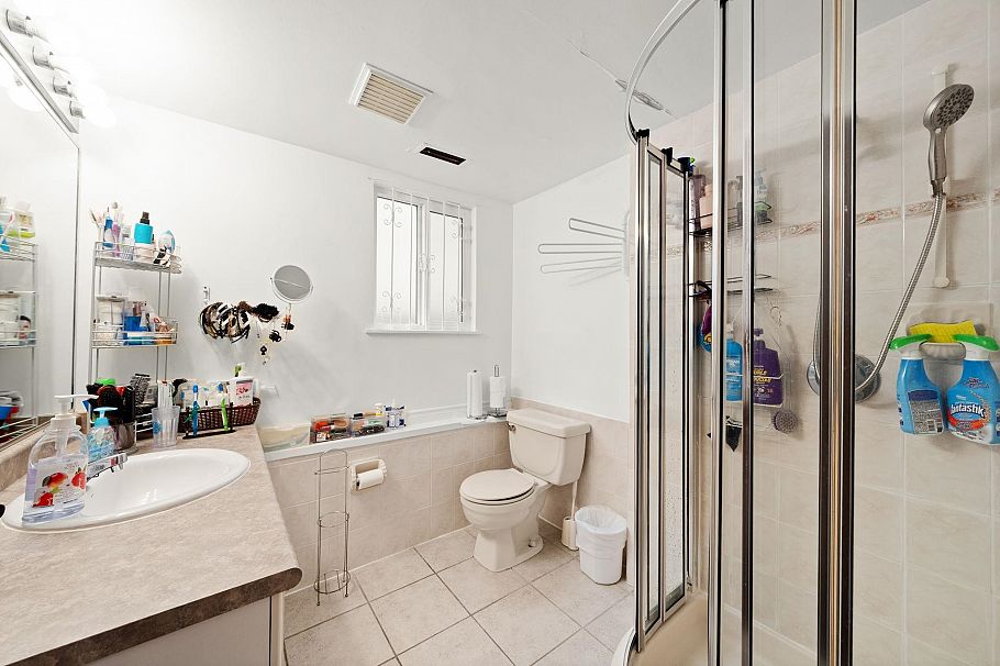 2540 E 24th Avenue Vancouver, BC - 22