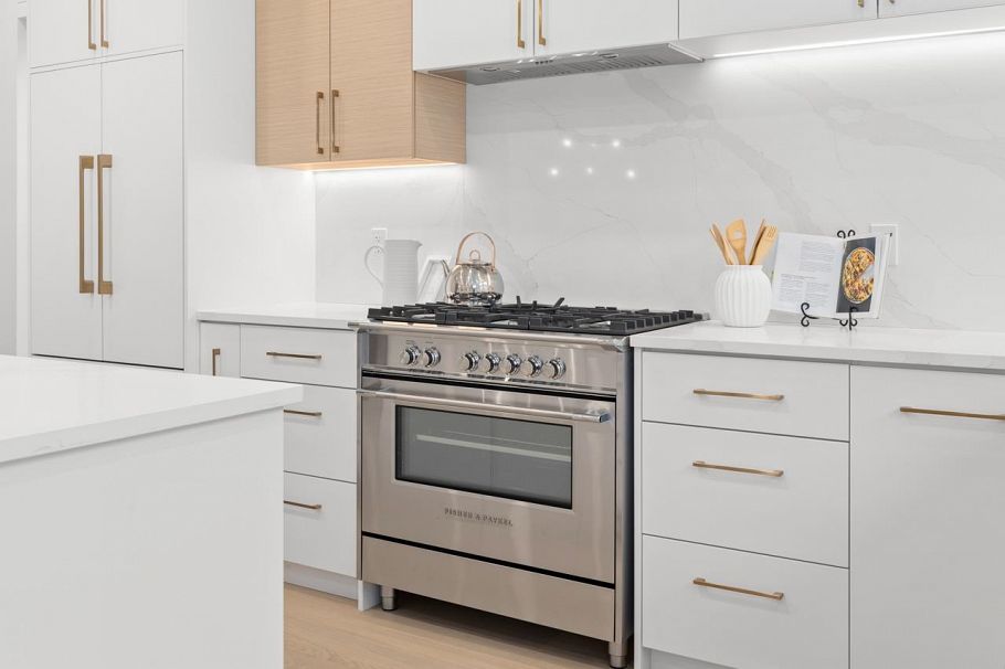 2 810 E 22nd Avenue Vancouver, BC - 16