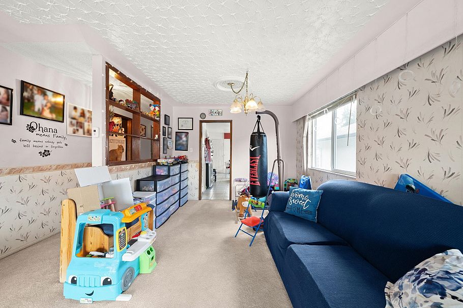 2540 E 24th Avenue Vancouver, BC - 9