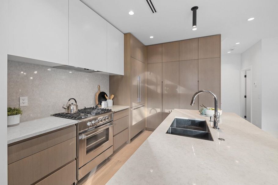 1 435 E 37th Avenue Vancouver, BC - 11