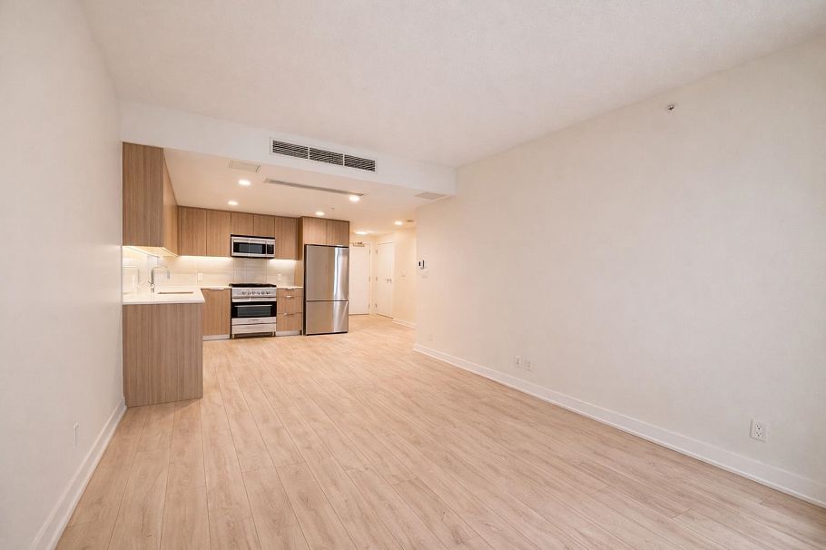 405 1401 Hunter Street North Vancouver, BC - 9