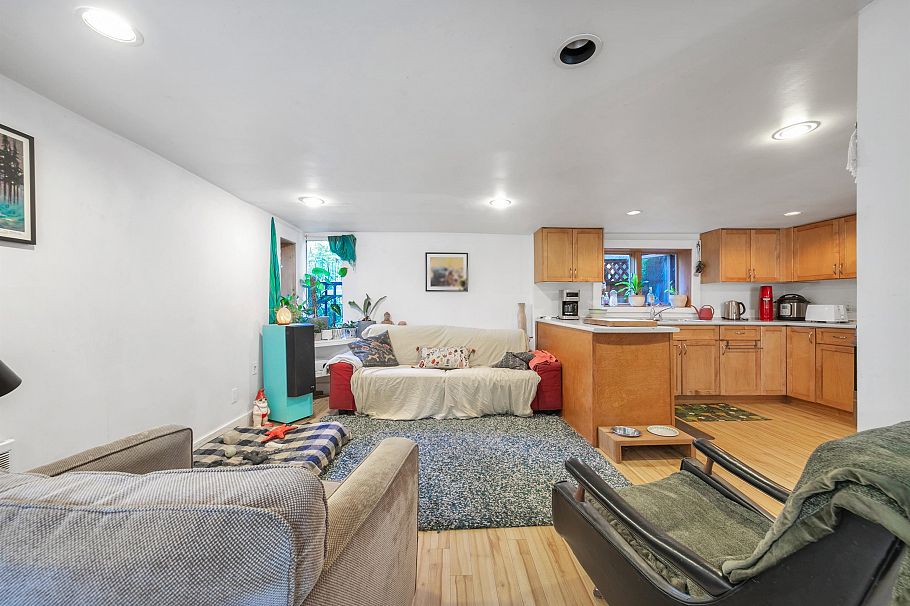 1847 Kitchener Street Vancouver, BC - 21