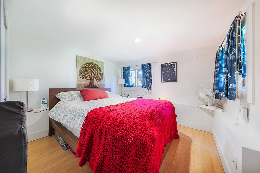 1847 Kitchener Street Vancouver, BC - 25