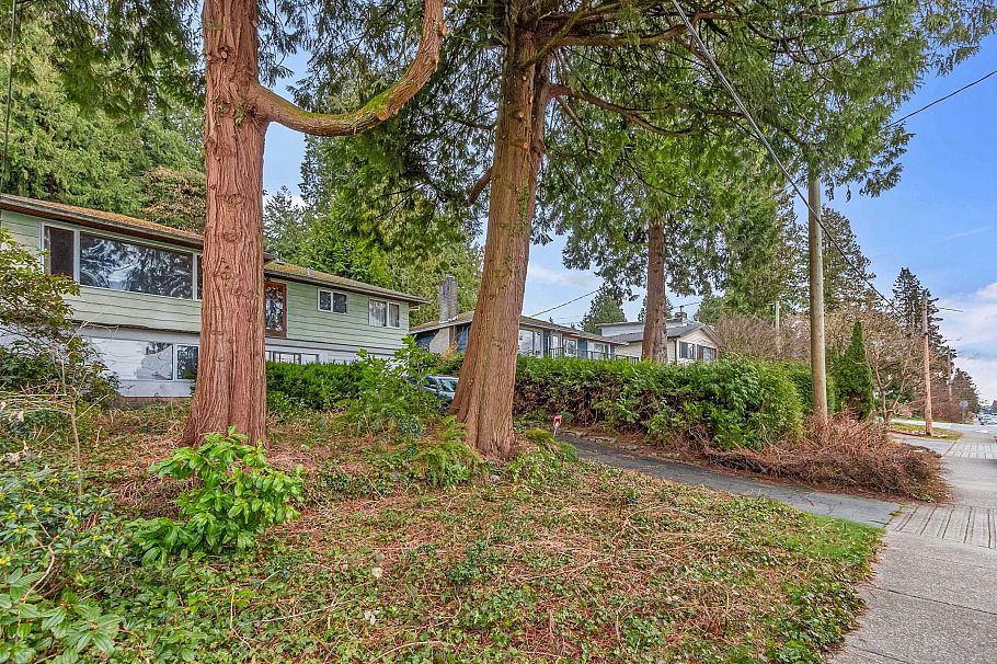 1928 Ridgeway Avenue North Vancouver, BC - 3