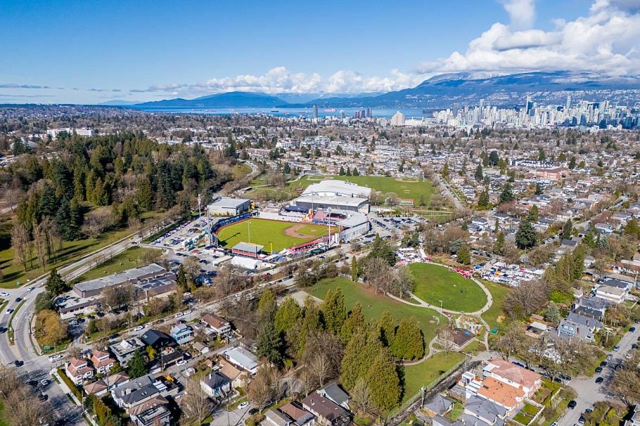 1 372 37 Avenue Vancouver, BC - 34