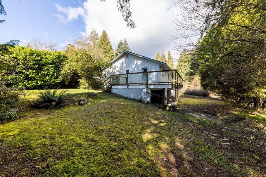 981 Friar Crescent North Vancouver, BC - 2