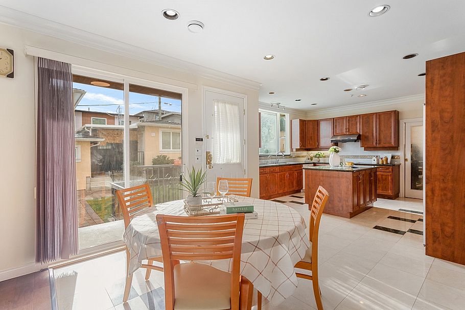 1088 W 42nd Avenue Vancouver, BC - 11