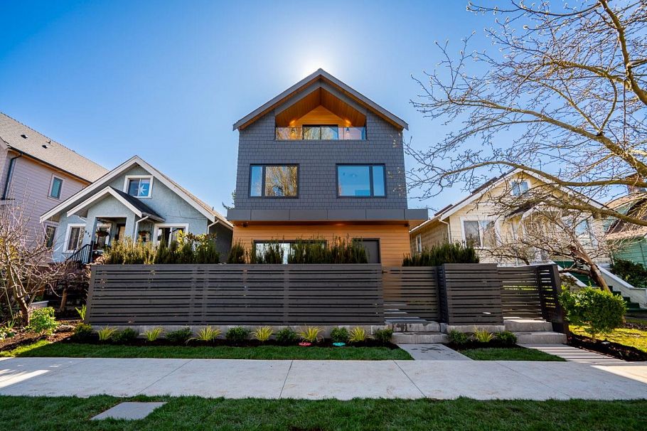 1 372 37 Avenue Vancouver, BC - 1