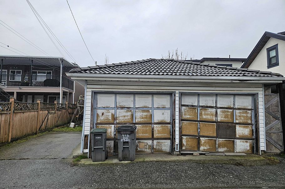 912 E 57th Avenue Vancouver, BC - 4