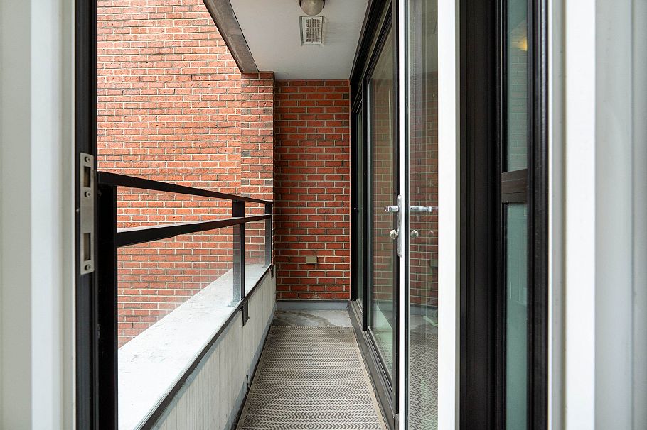 302 2321 Scotia Street Vancouver, BC - 18