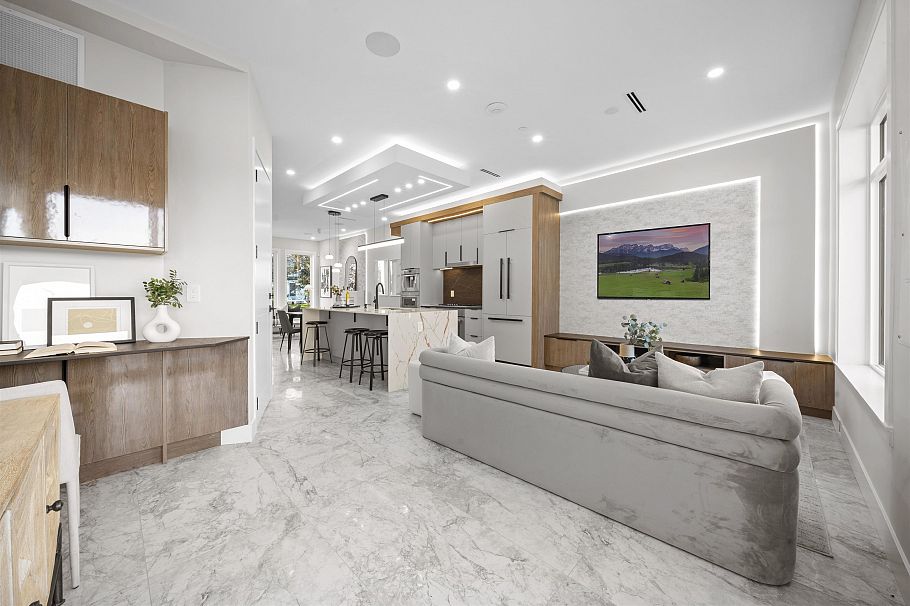 2455 W 10th Avenue Vancouver, BC - 12