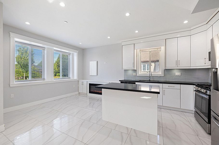 1 2430 E 41 Street Vancouver, BC - 8