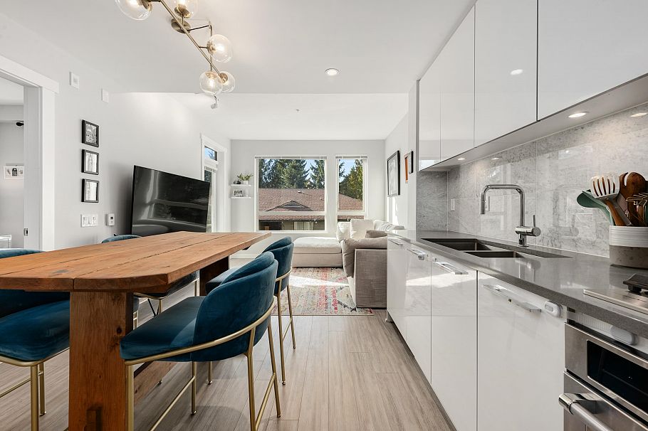 311 2651 Library Lane North Vancouver, BC - 4