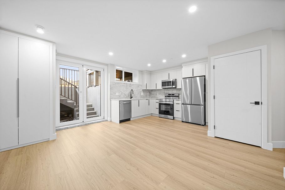 2455 W 10th Avenue Vancouver, BC - 33