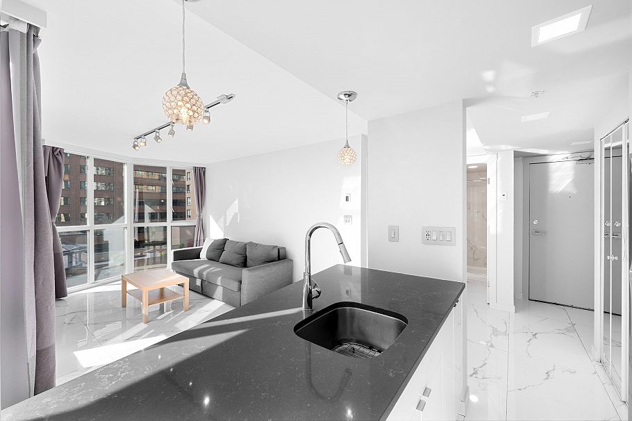 702 1188 Howe Street Vancouver, BC - 11