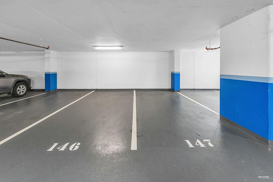 2301 125 E 14th Street North Vancouver, BC - 14