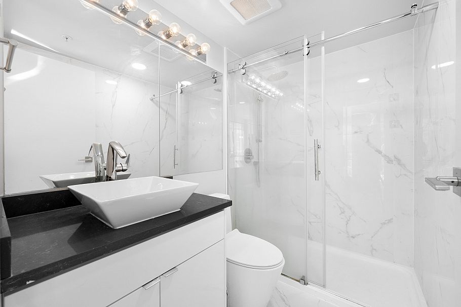 702 1188 Howe Street Vancouver, BC - 17