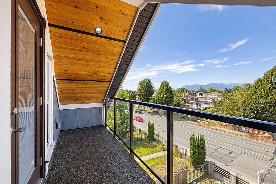 1 2430 E 41 Street Vancouver, BC - 26