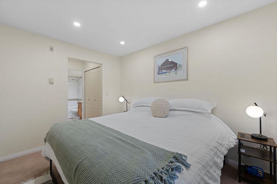 308 333 E 1st Street North Vancouver, BC - 28