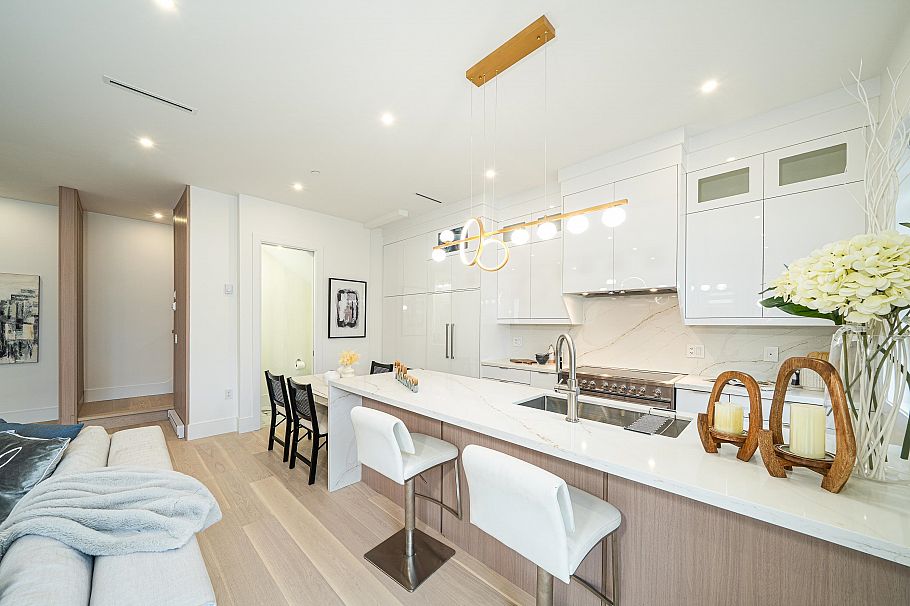 748 E 47th Avenue Vancouver, BC - 8