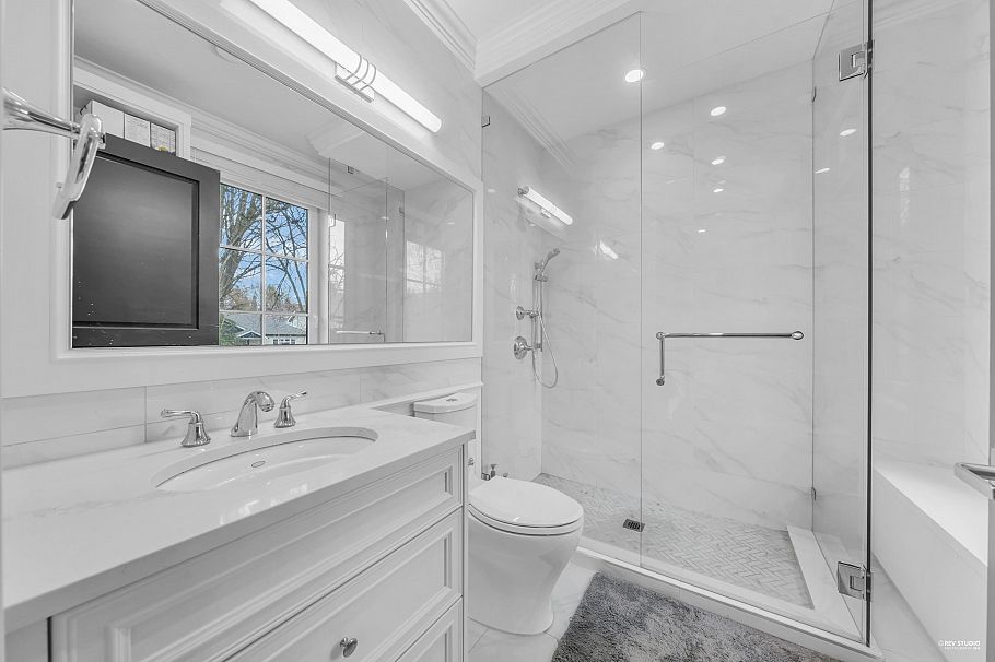 3562 W 34th Avenue Vancouver, BC - 27