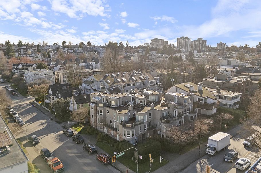 103 2110 Cornwall Avenue Vancouver, BC - 1
