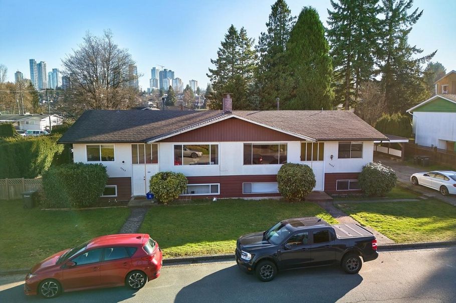 4086/ 4088 Lister Court Burnaby, BC - 2