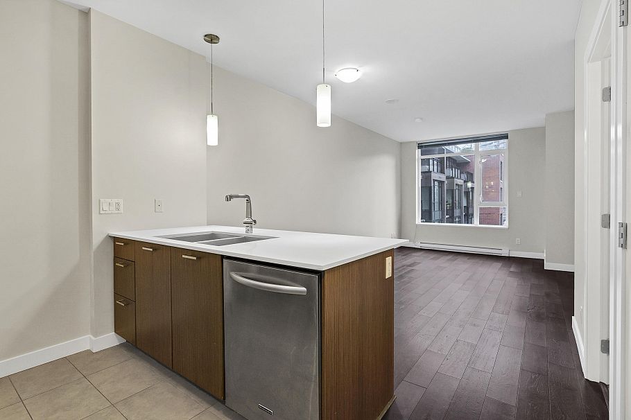 302 2321 Scotia Street Vancouver, BC - 8