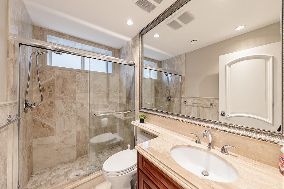 172 W 46th Avenue Vancouver, BC - 35