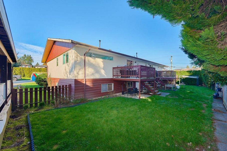 4086/ 4088 Lister Court Burnaby, BC - 4