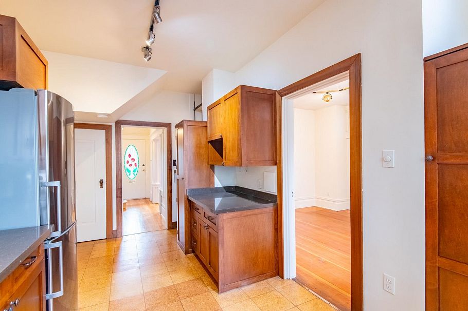 2243 W 5th Avenue Vancouver, BC - 13