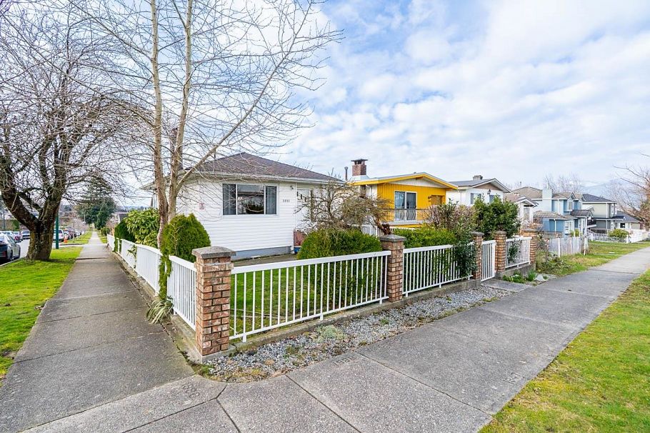 3895 Windermere Street Vancouver, BC - 3