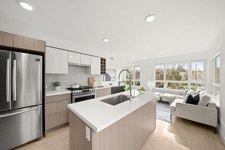 3 365 E 16th Avenue Vancouver, BC - 3